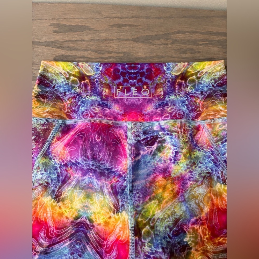 Fleo Colorful Women's Shorts high rise size small - Picture 5 of 9